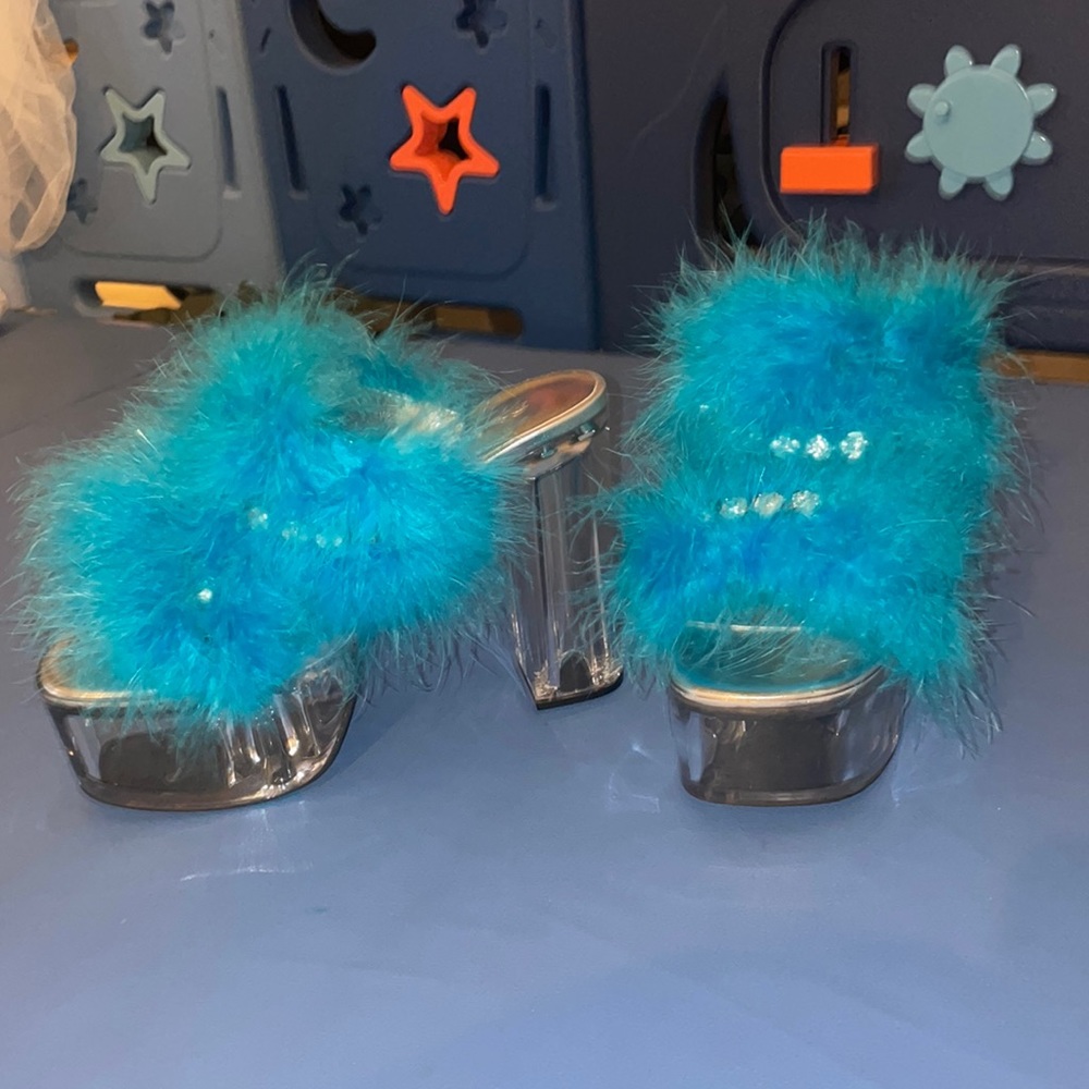 NWOT Dollskill x yung reaper clear heels feather